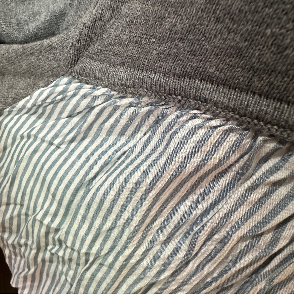 LOFT Outlet Gray Mixed Media V-Neck Sweater Size M – Striped Back Panel - Picture 7 of 16